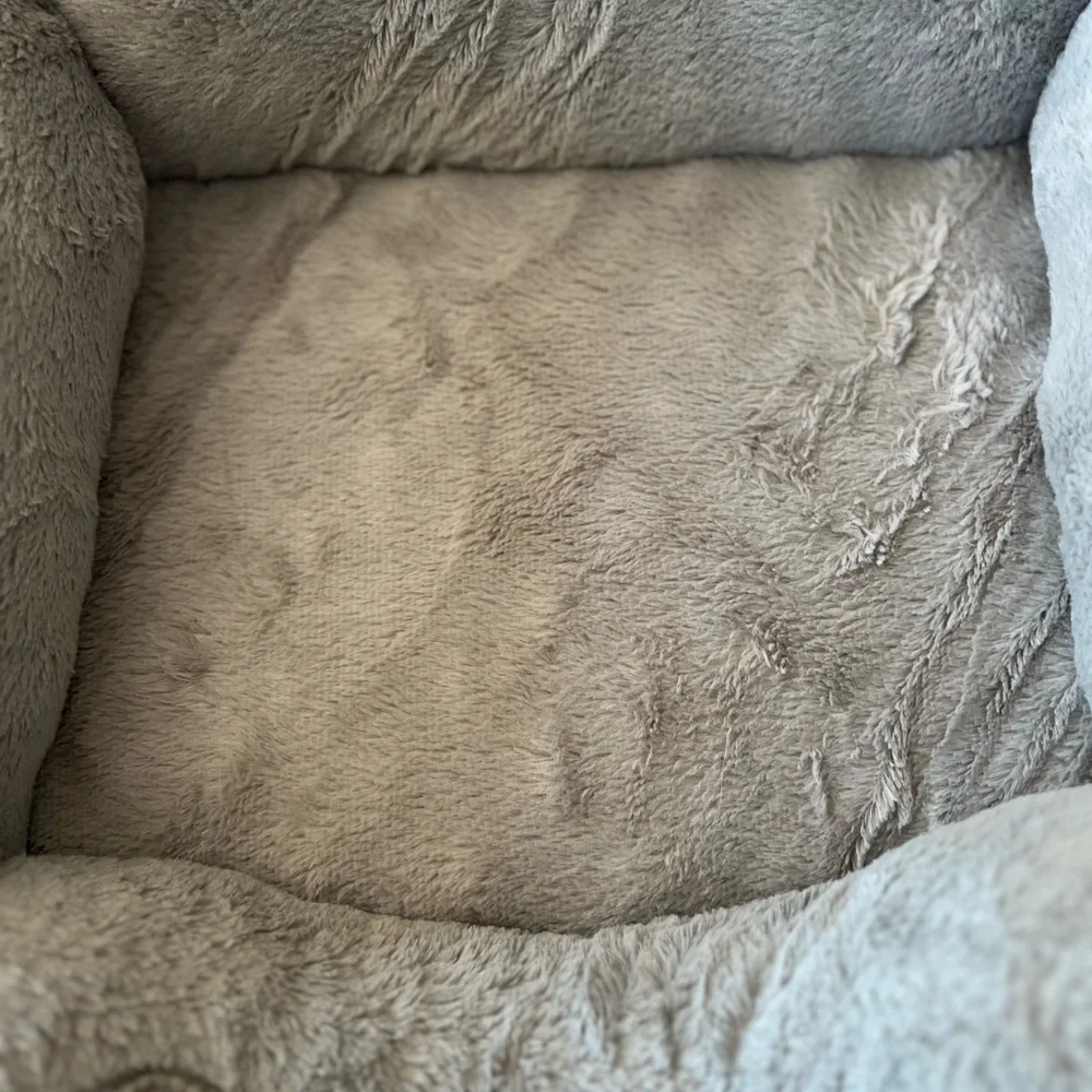 Dogs Bedding. Set of 2. Small Size Dogs Or Cats. Excellent Condition